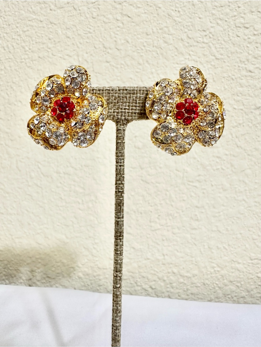Elegant Vintage Gold Plated Gold Floral Crystal Earrings w/ Red Crystals Center